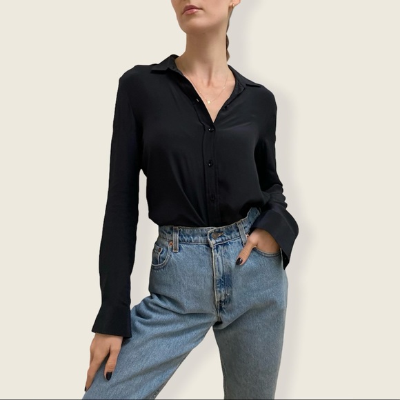 Gorgeous button up blouse by Zara - Picture 1 of 6